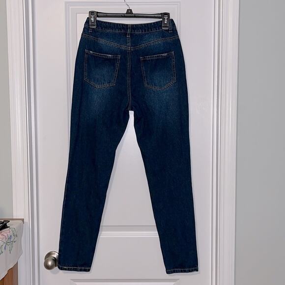 Missguided Riot High Rise Mom Jeans - Picture 5 of 10
